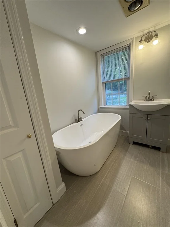 466 Center St, Hanover