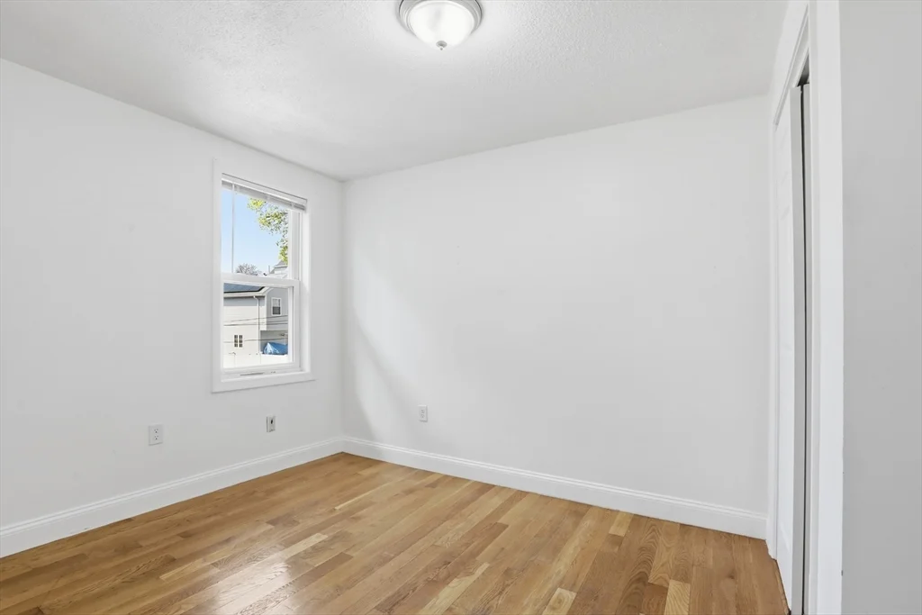 176 Ferry St, Everett