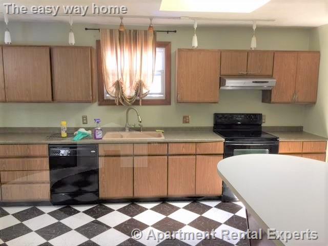 8 Pleasant St, Medford Square