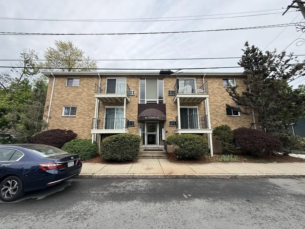 87 Cedar St, Malden