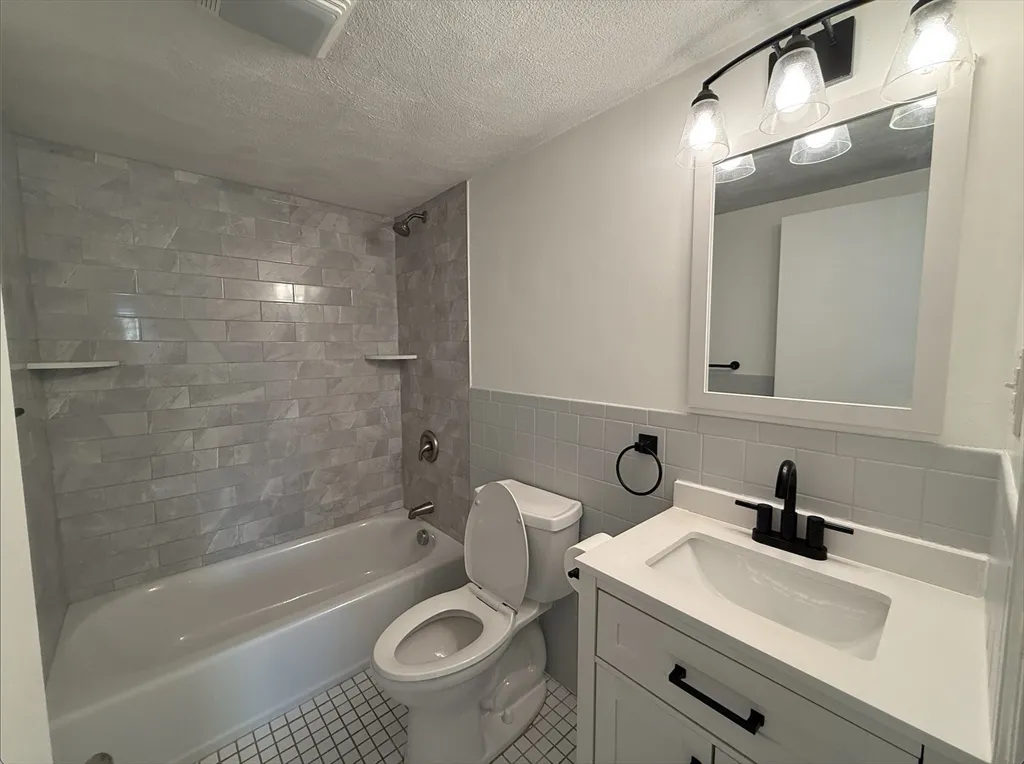 22 Irving St, Everett