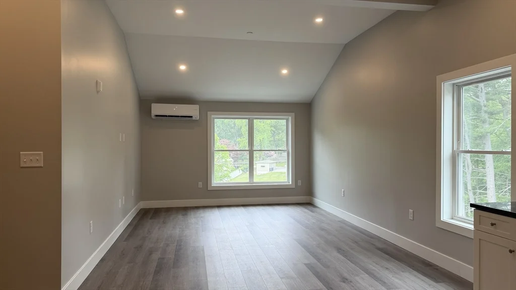 251 Sladen St, Dracut