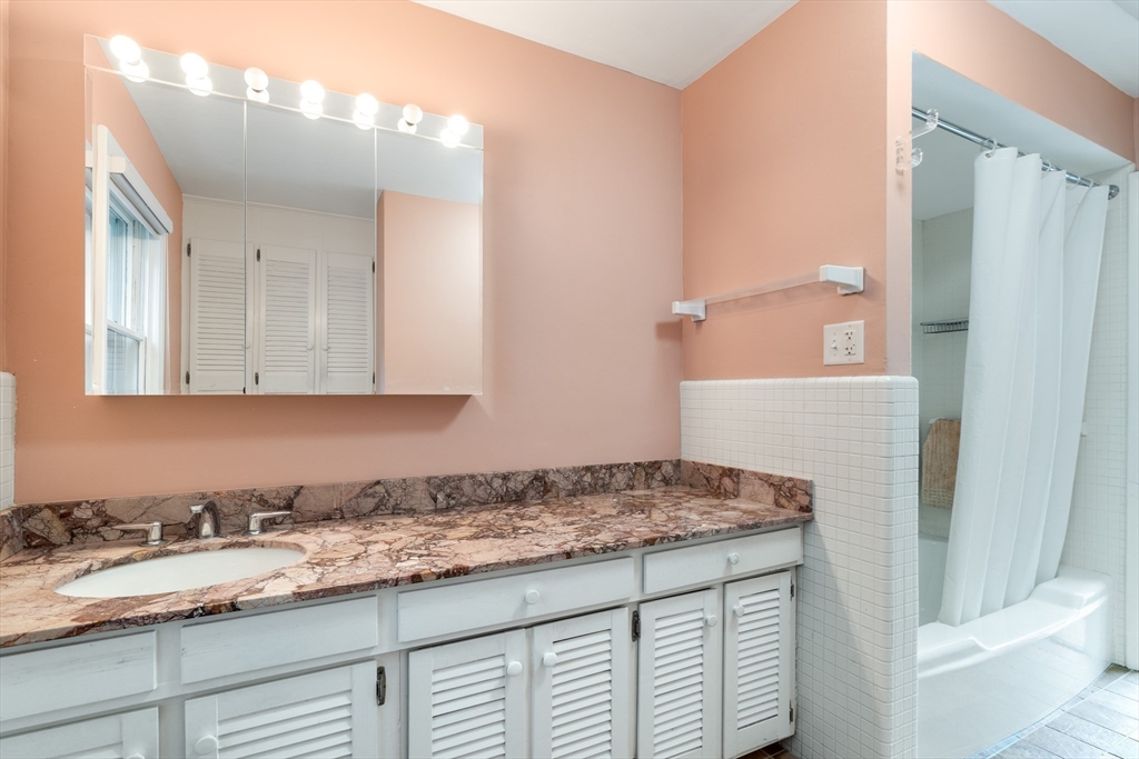 140 Paulson Rd, Waban