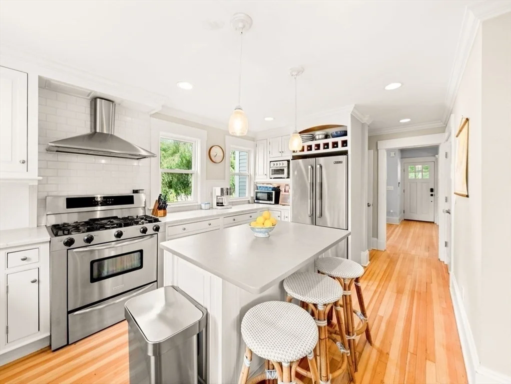 548 Elm St, Dartmouth