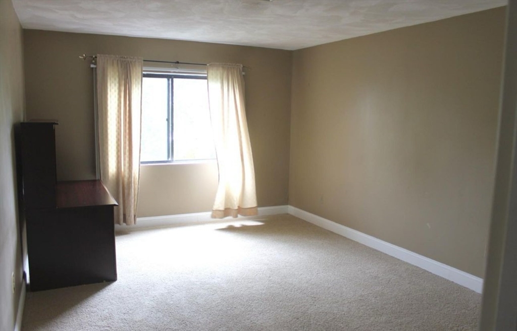 677 Quincy Shore Dr, Quincy