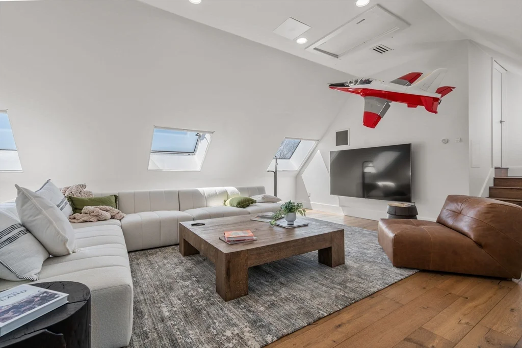 30 Whipple Rd, Lexington