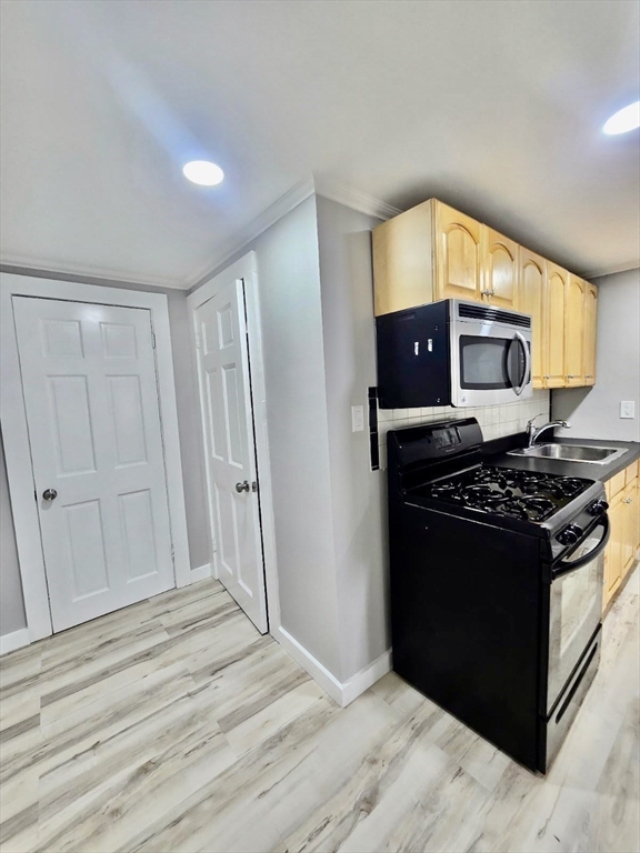 61 Gates St, South Boston