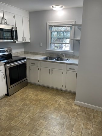 8 Groton Harvard Rd, Ayer