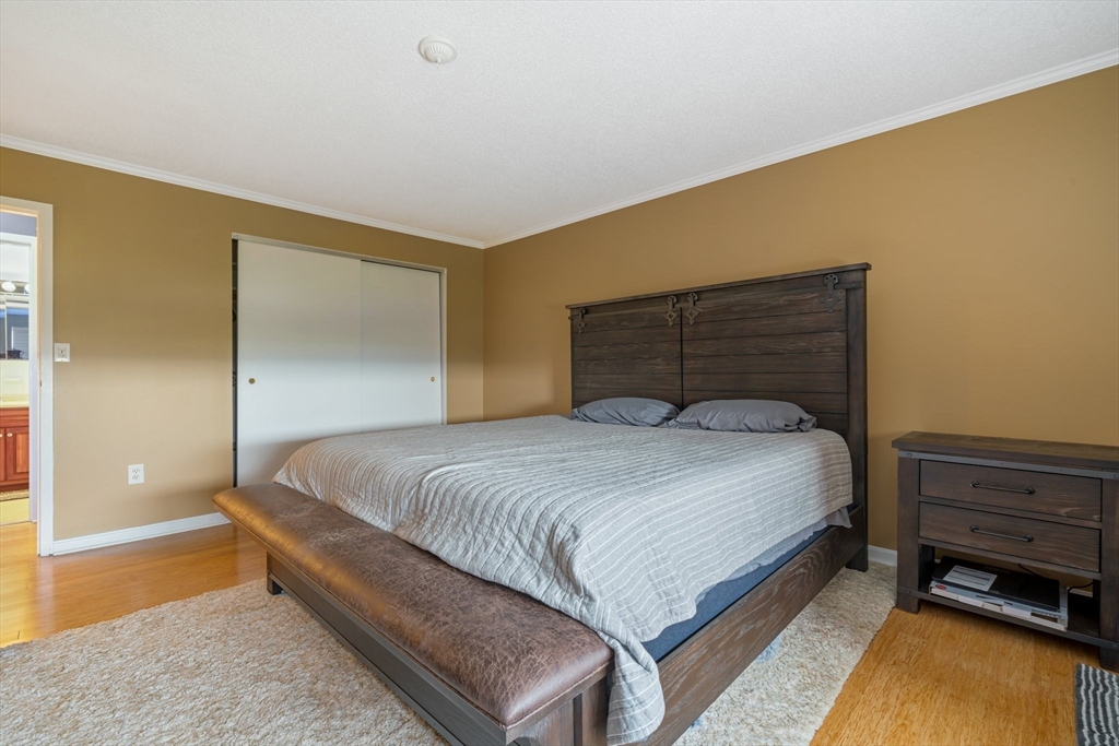 3 Summit Dr, Reading