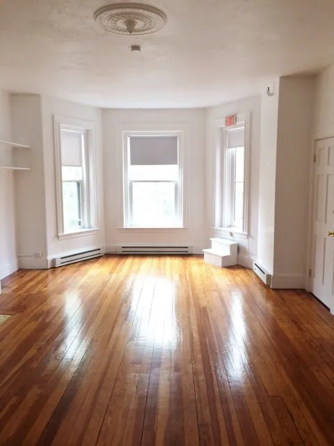 1077 Beacon St, Longwood