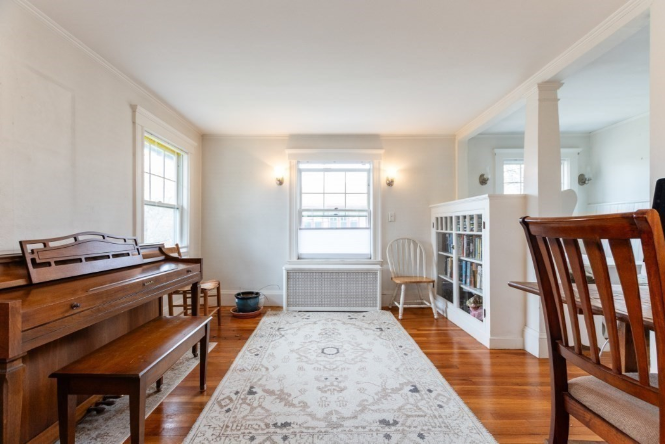 49 Willow St, Belmont