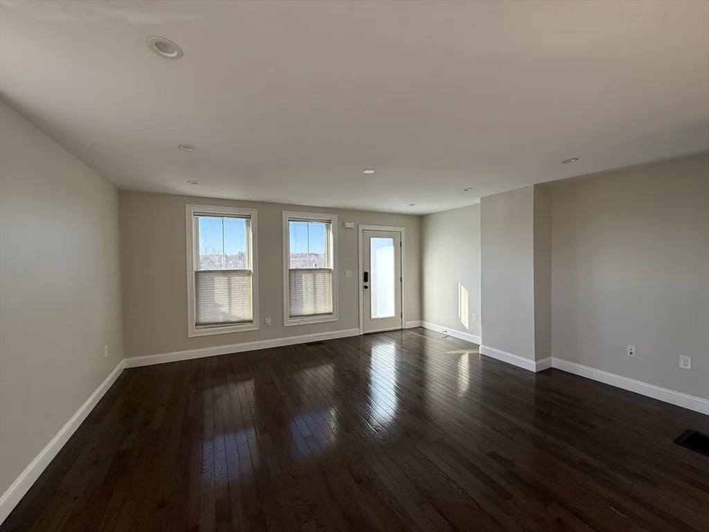 62 Harvard Ave, Hyde Park