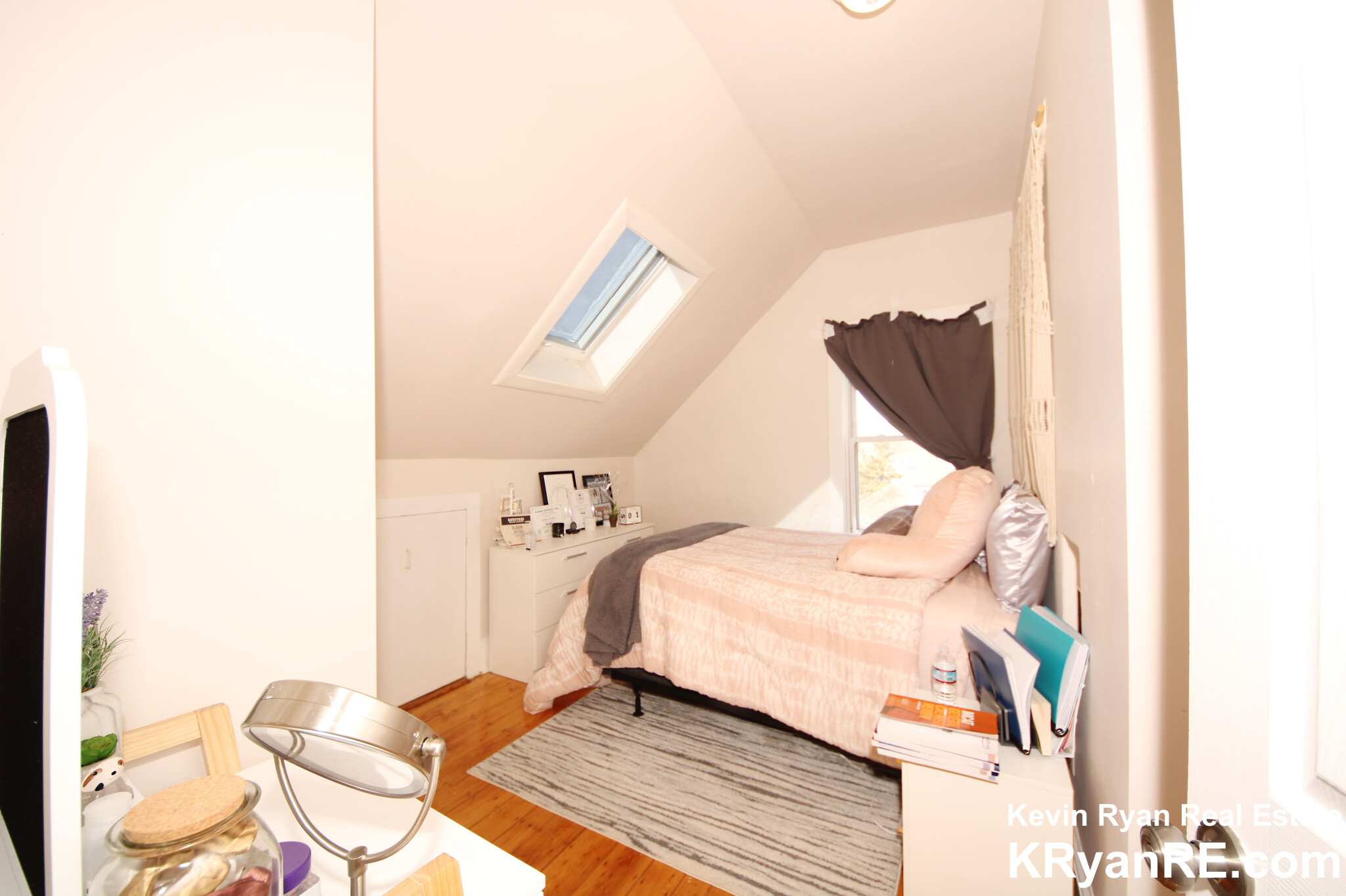 60-62 Bedford St, Banks Square