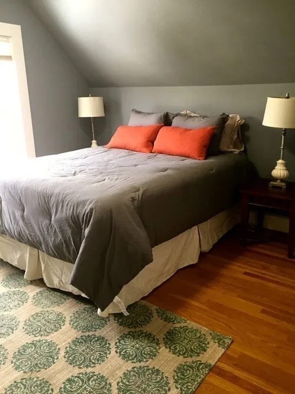 2 Elm, Wellesley