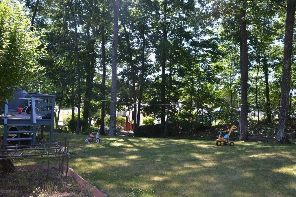 11 Bluegrass Ln, Shrewsbury