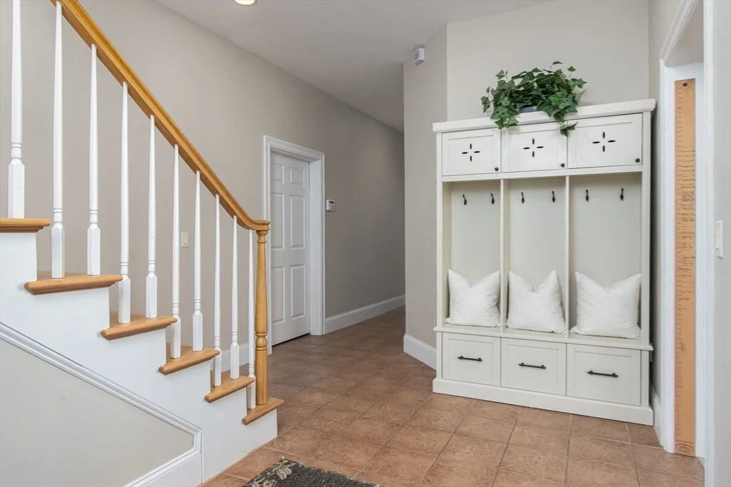 63 Skyfields Dr, Groton