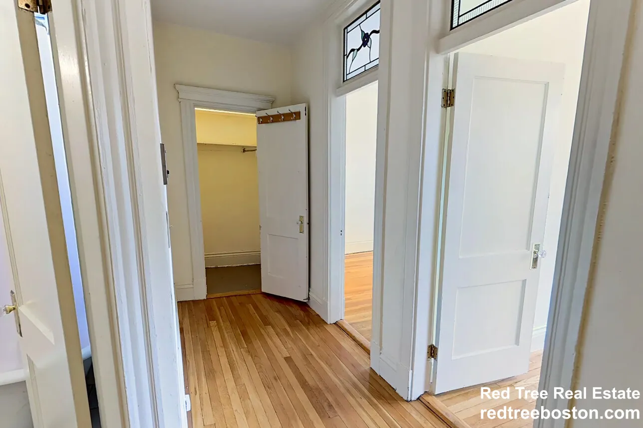 102 Queensberry St, Fenway