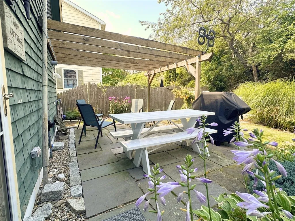 1 Pigeon Hill Ct, Rockport