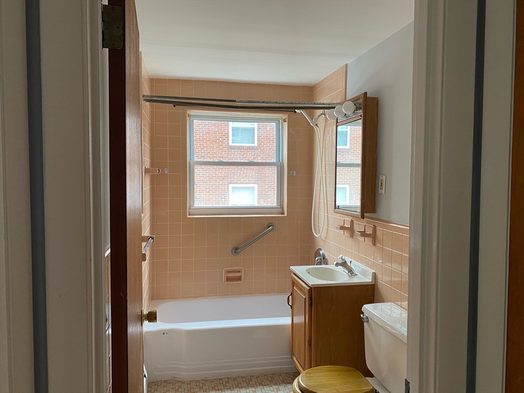 39 Montvale Ave, Woburn