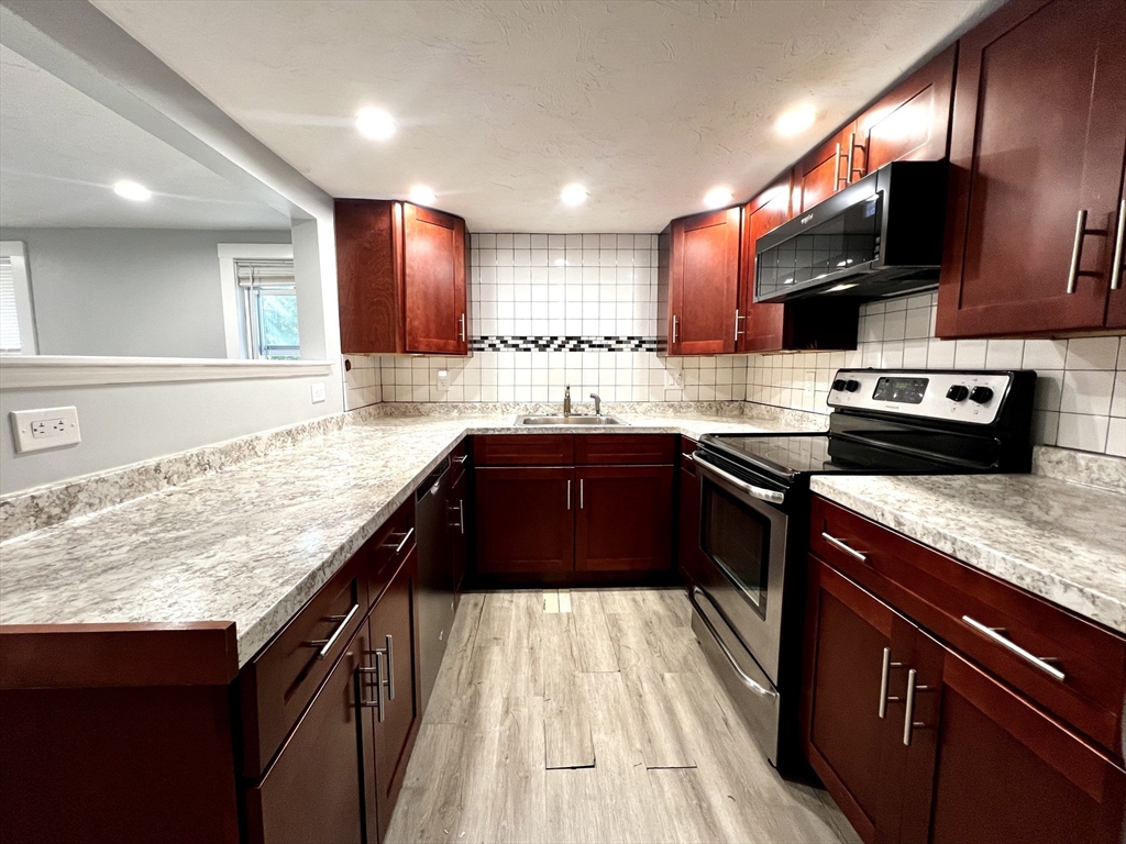 572 Main St, Watertown