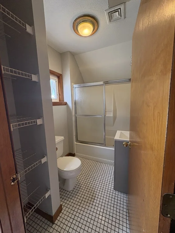 16 Harvard St, Chicopee