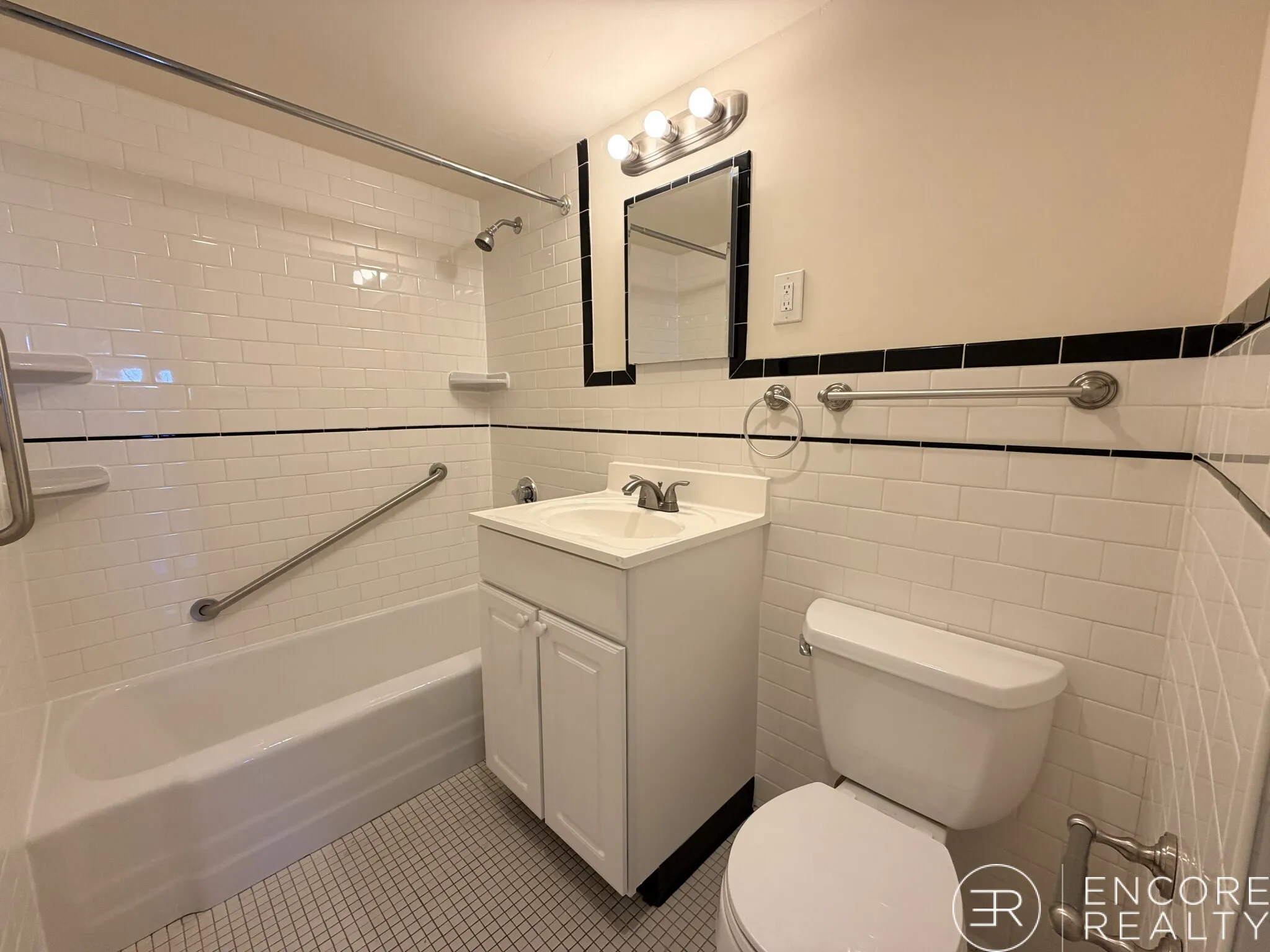 101 Monmouth Ct, Longwood