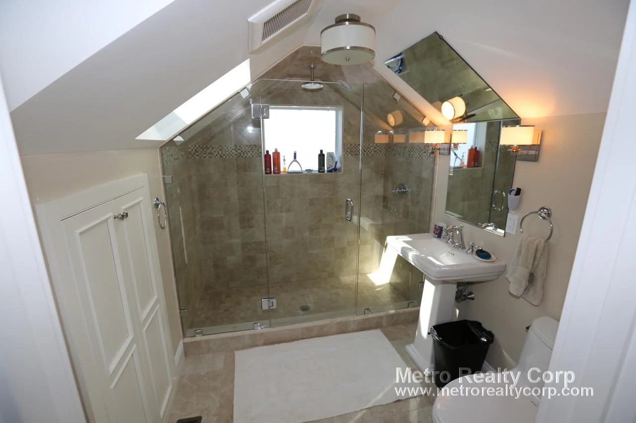 7 Acron Rd, Brookline Village