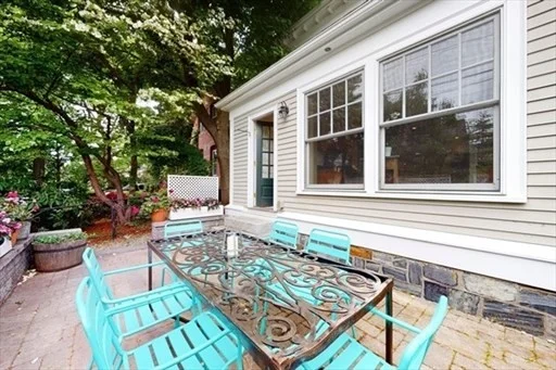 2 Benton Rd, Spring Hill