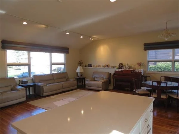 121 Andrew St, Newton Highlands