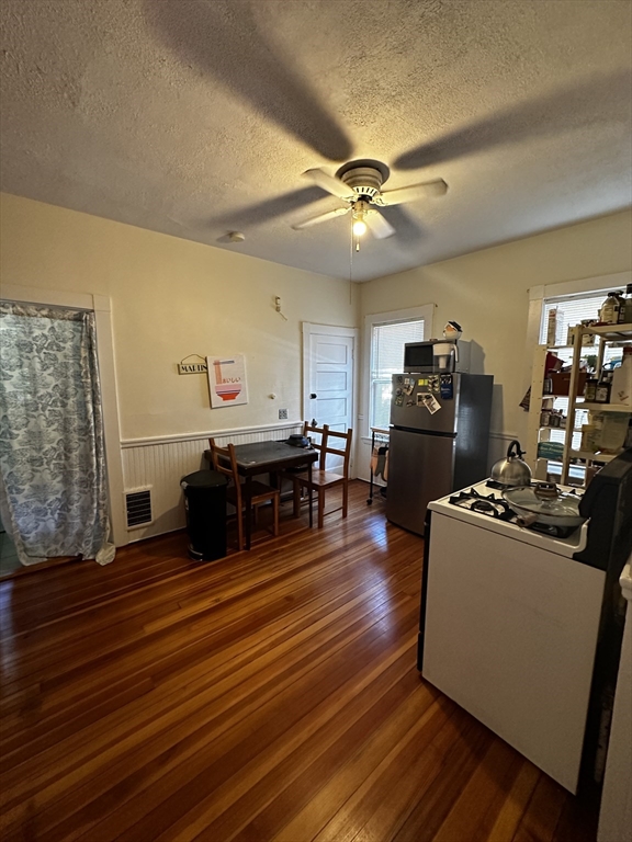 17 Hunnewell Ave, Oak Square