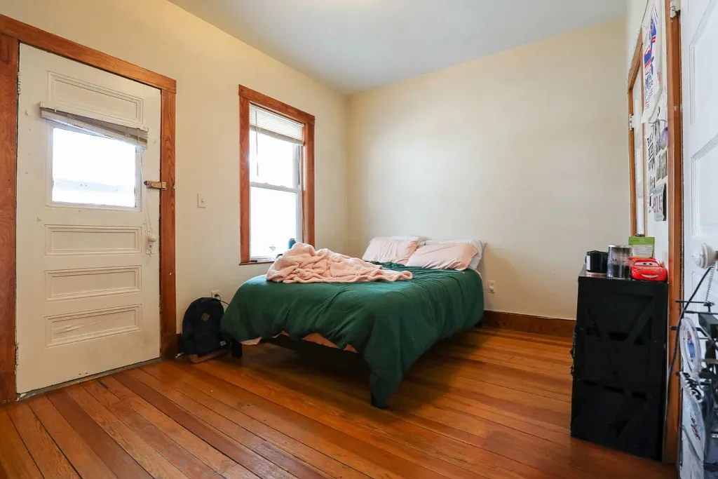 346 Faneuil St, Oak Square