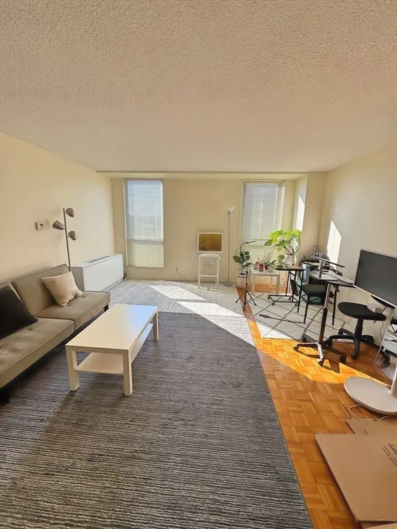 33 Pond Ave, Longwood