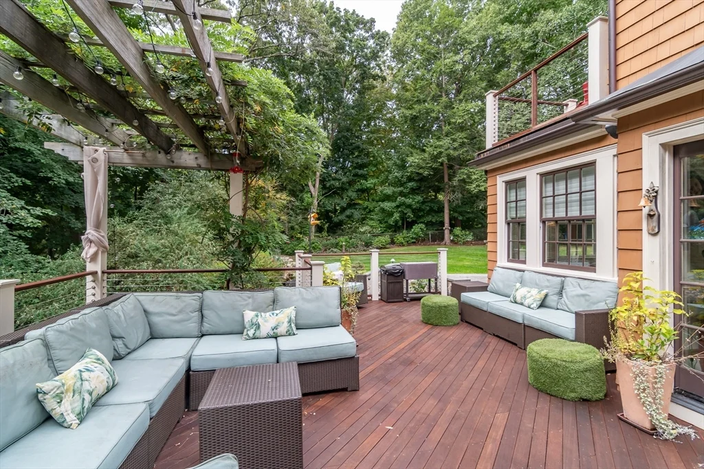 67 Whittier Rd, Wellesley