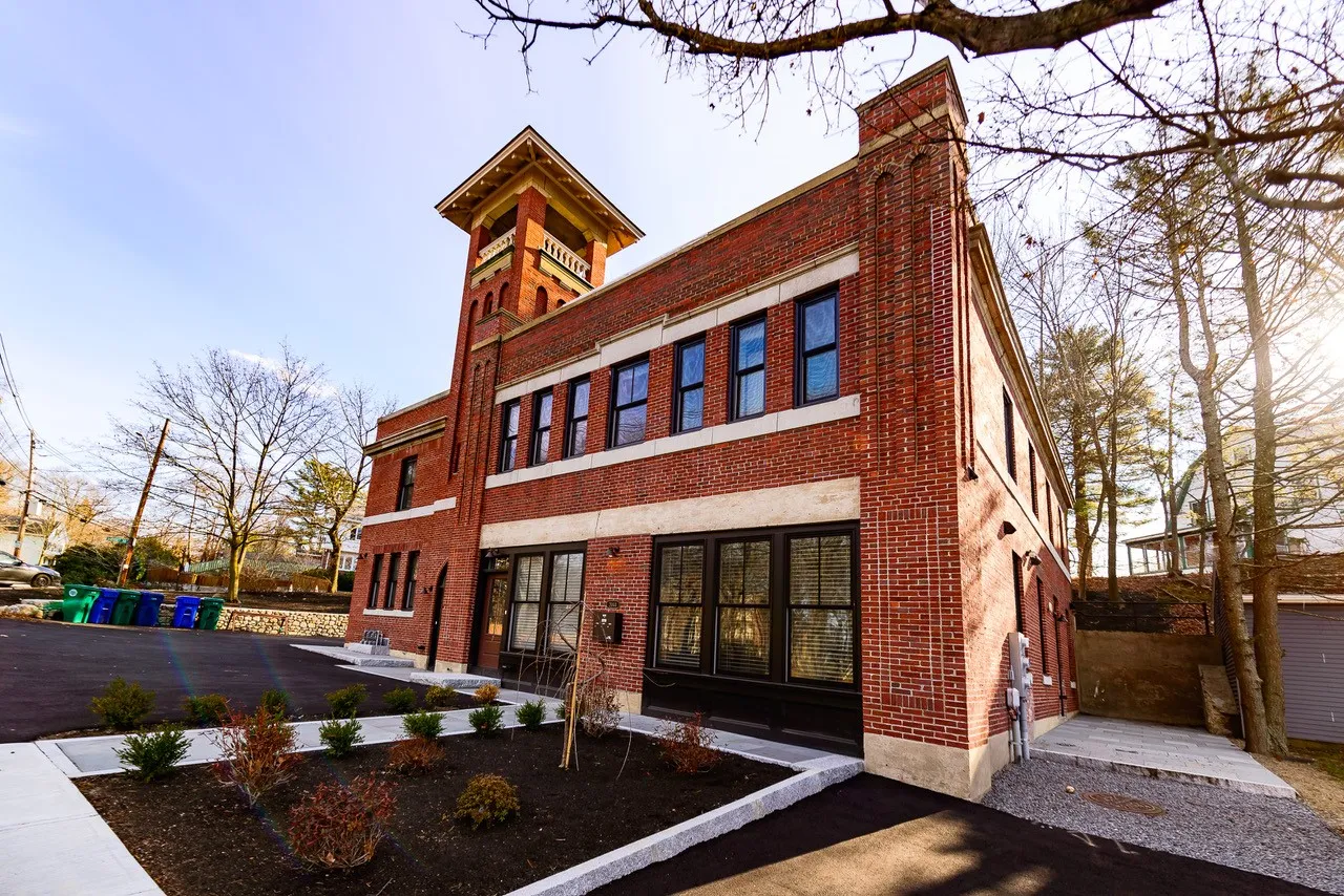 2044 Beacon Street Extension, Auburndale