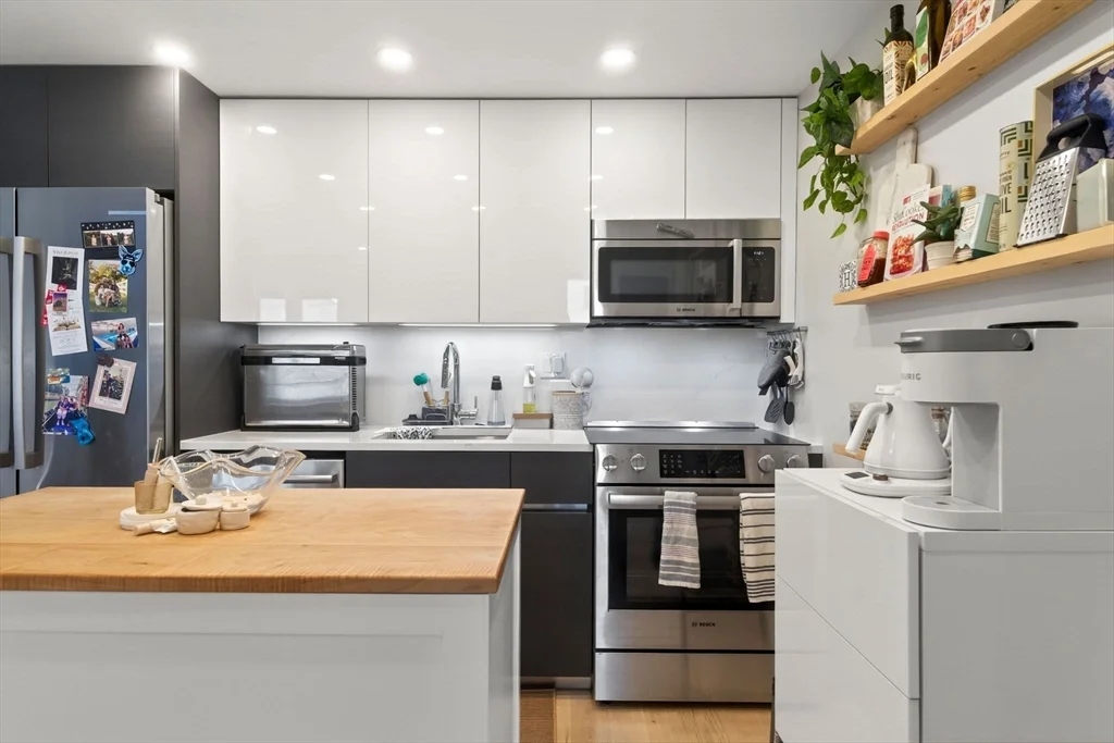 932 Broadway St, Chelsea