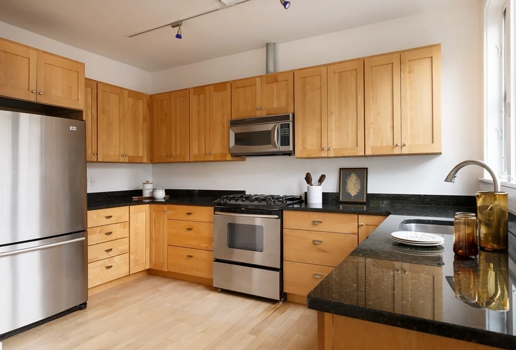 94 Hampshire St, Area 4-The Port