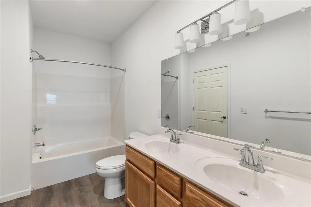 50 R Maplewood Ave, Gloucester