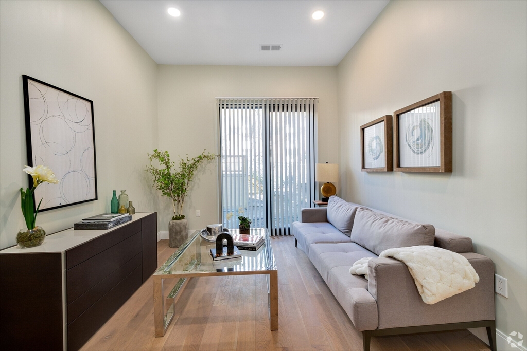 9 Central St, Somerville