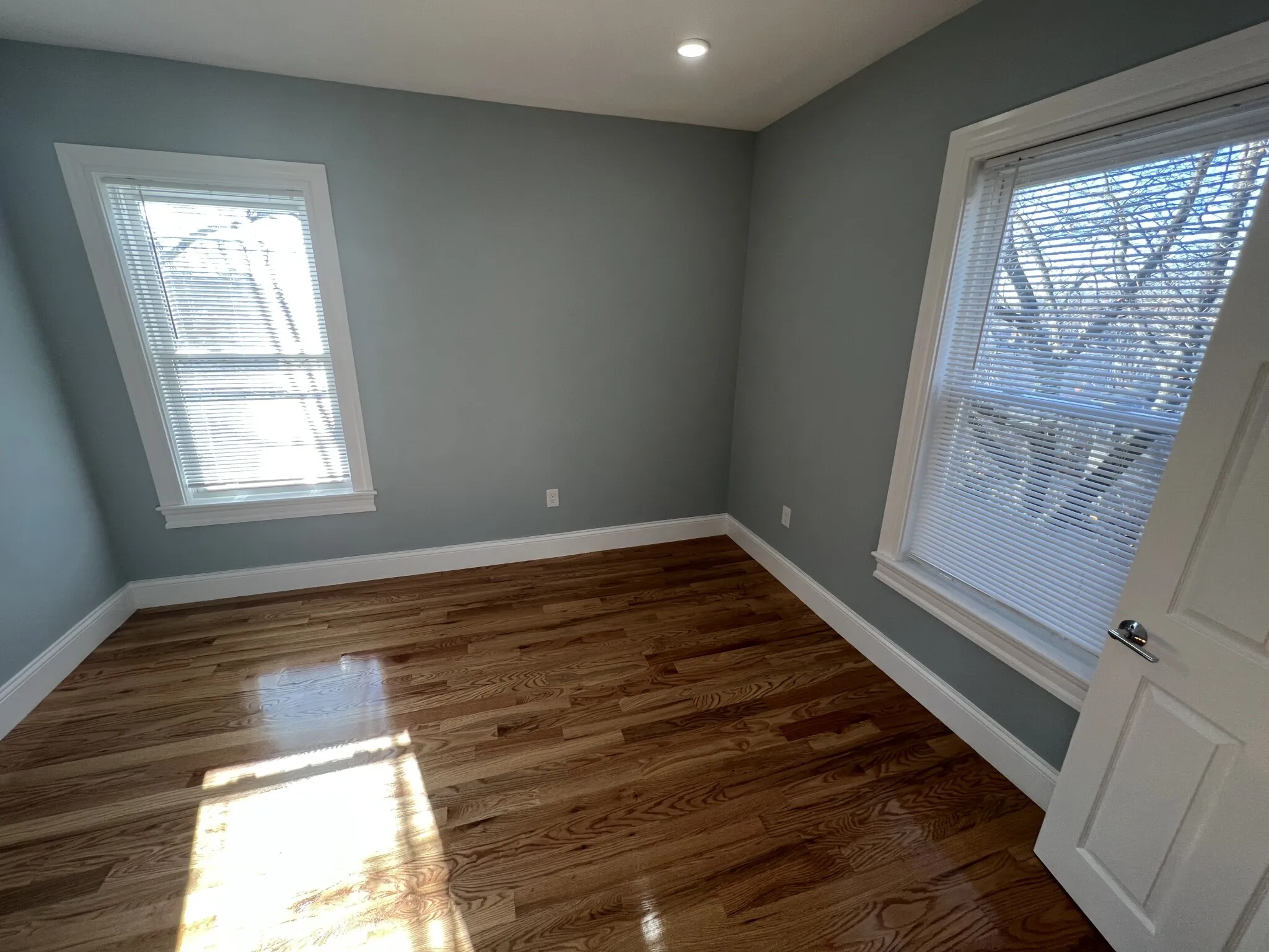 372 Oxford St, Ward Two