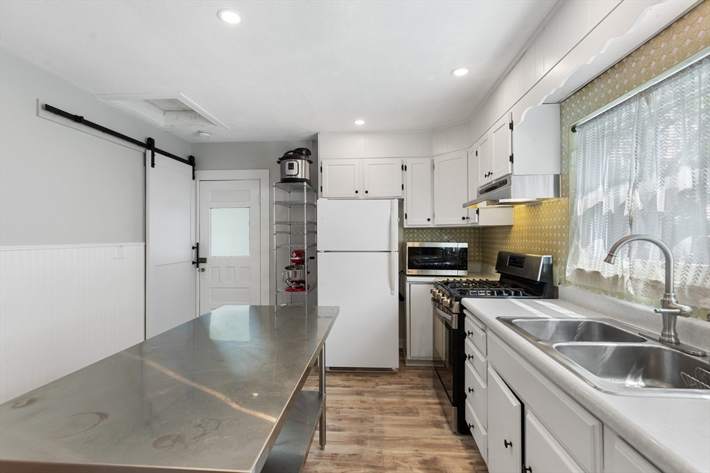 14 Corinthian Rd, Tufts