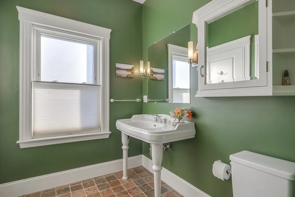 41 Farragut Rd, South Boston