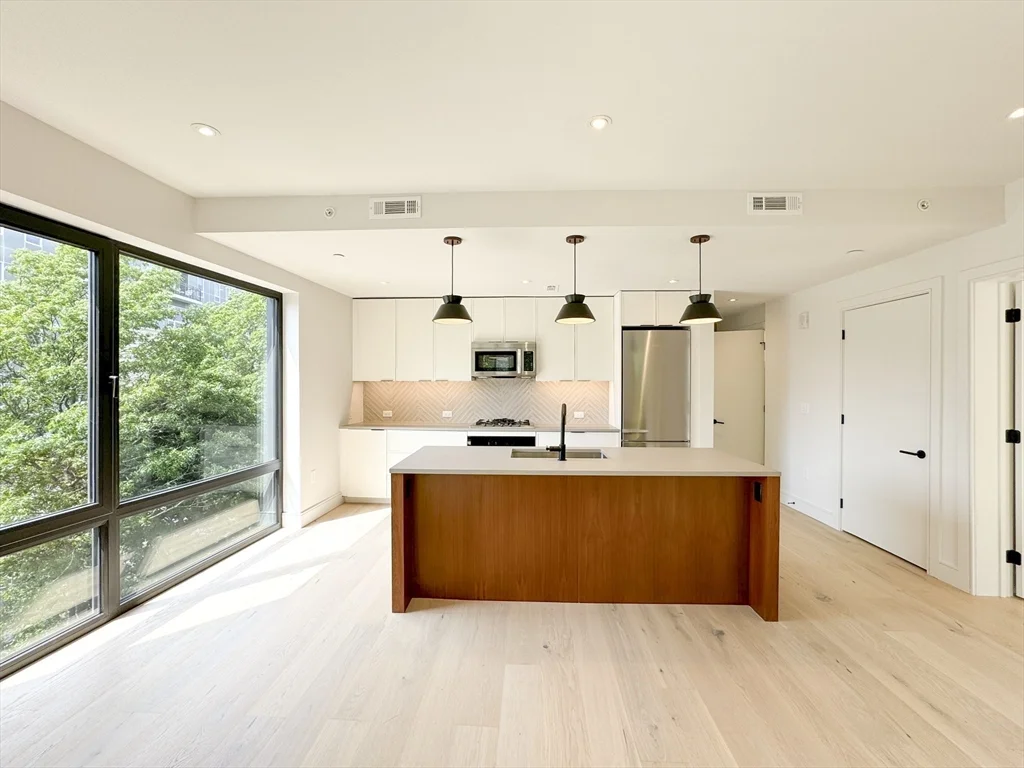 1 Nevins Hill Way, Brighton
