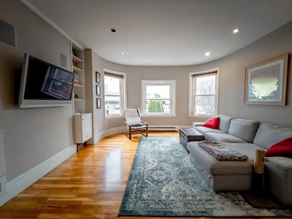 122 Day St, Jamaica Plain