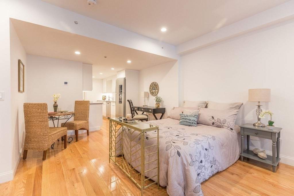 61 Commonwealth Ave, Back Bay