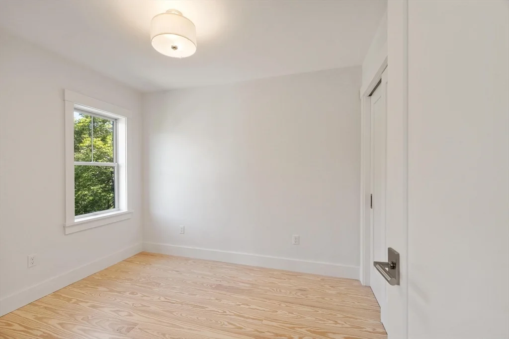 29 Pigeon Hill St, Rockport