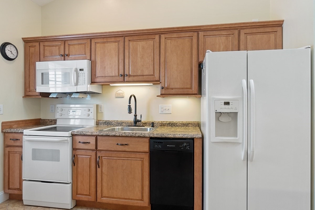 7 Charles Pl, Pepperell