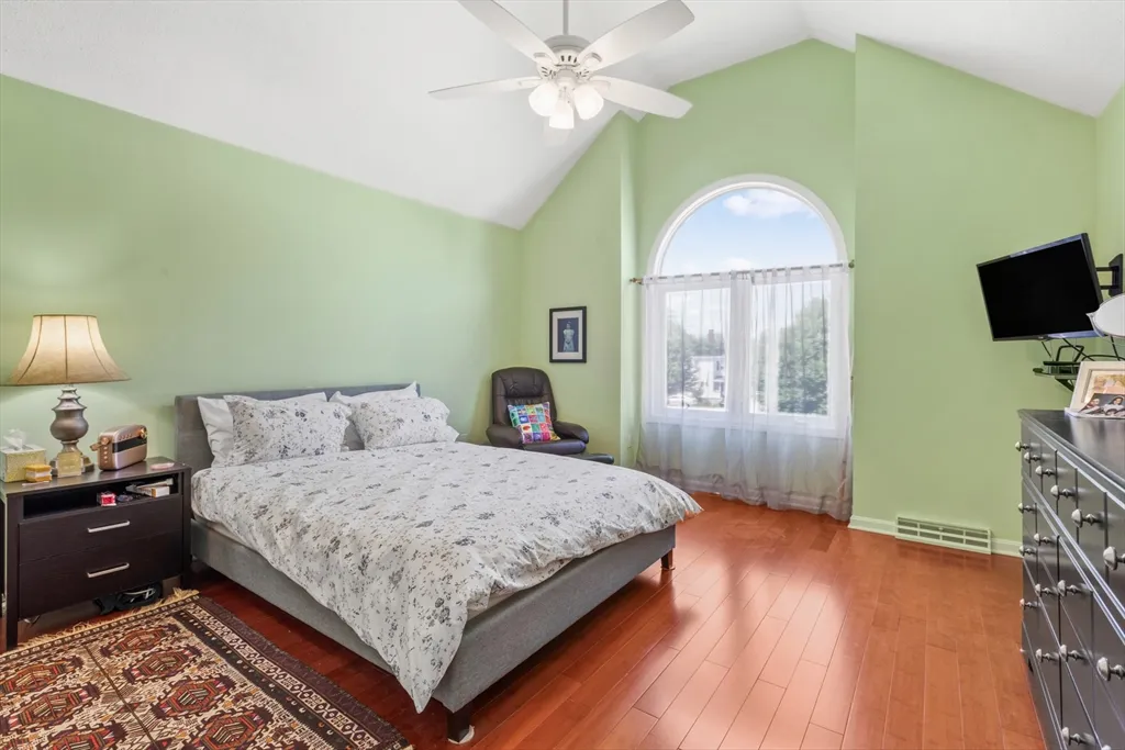 54 Jennifer Rd, Pawtucketville