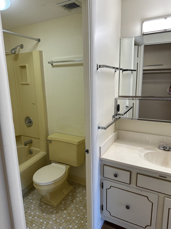 402 Paradise Rd, Swampscott