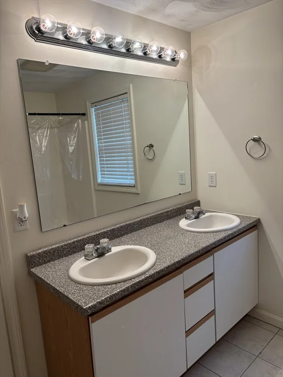 13 Navajo Rd, Worcester