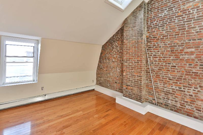 82 Bremen St, East Boston